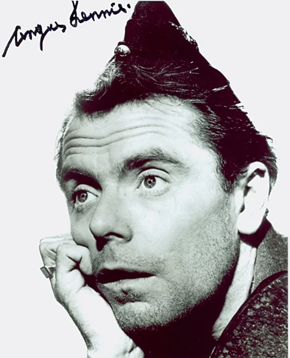 Angus Lennie autograph