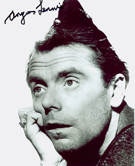 Angus Lennie autograph