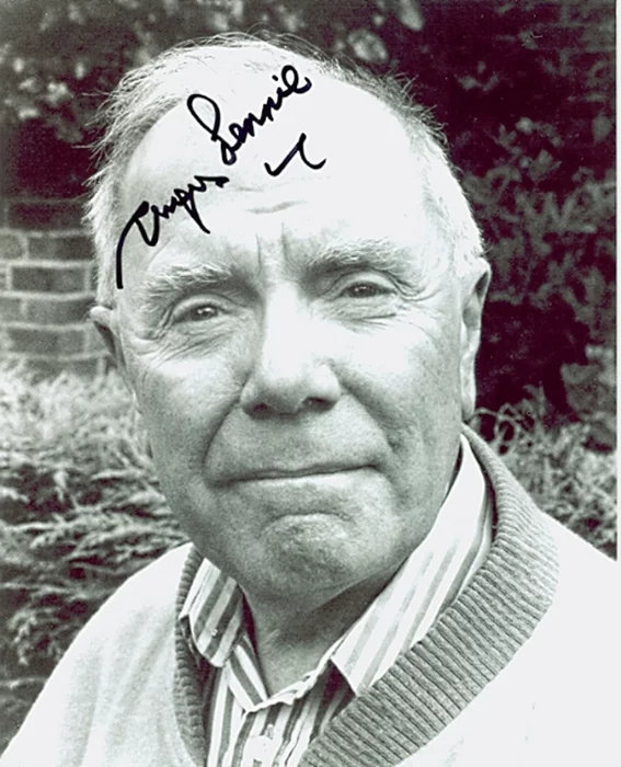 Angus Lennie autograph