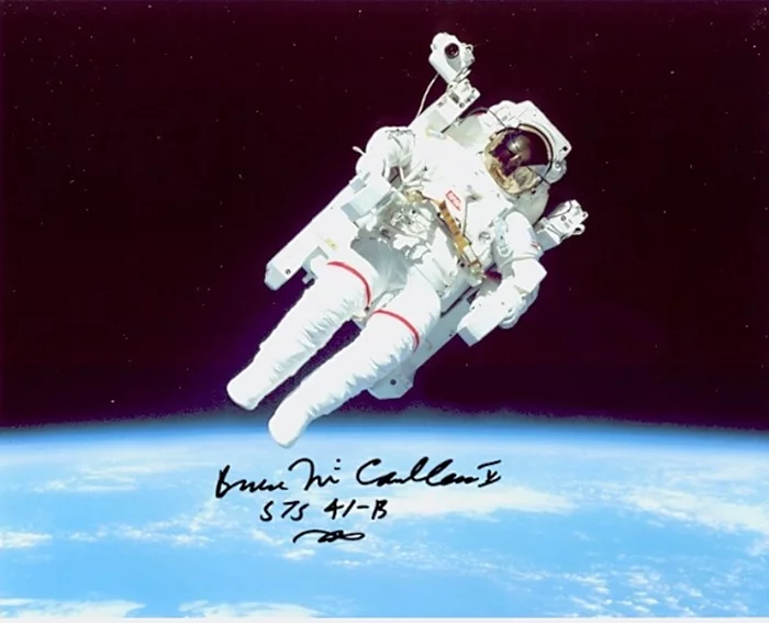 Bruce McCandless autograph