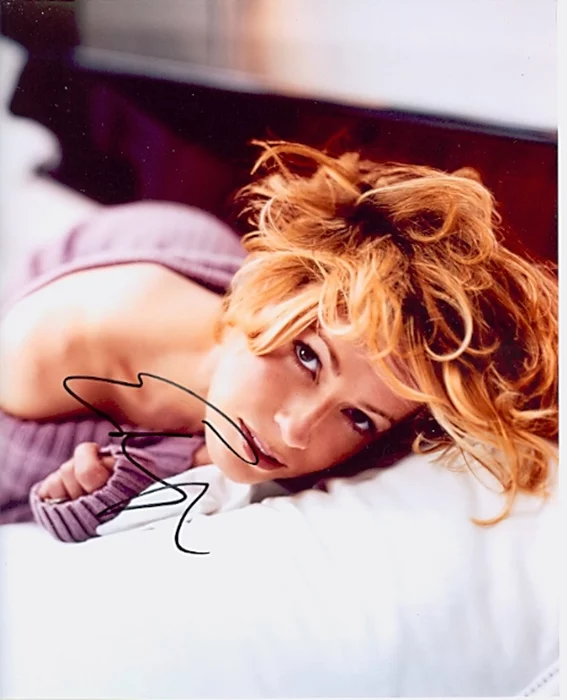Elisabeth Shue autograph