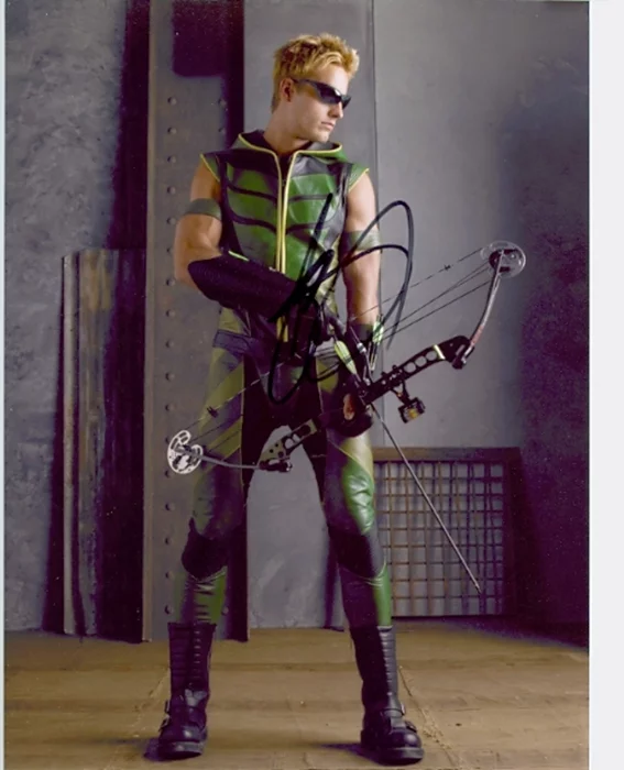 Justin Hartley autograph