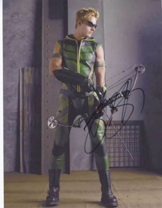 Justin Hartley autograph