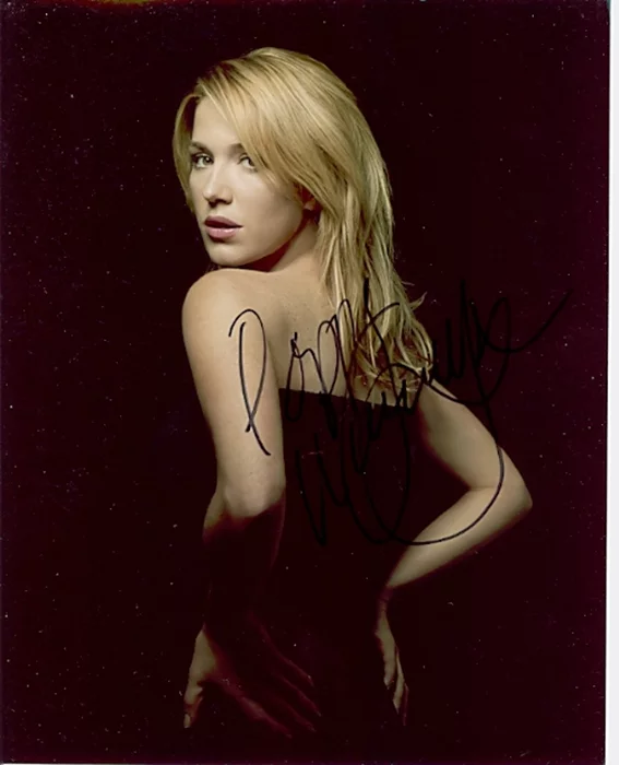 Poppy Montgomery autograph