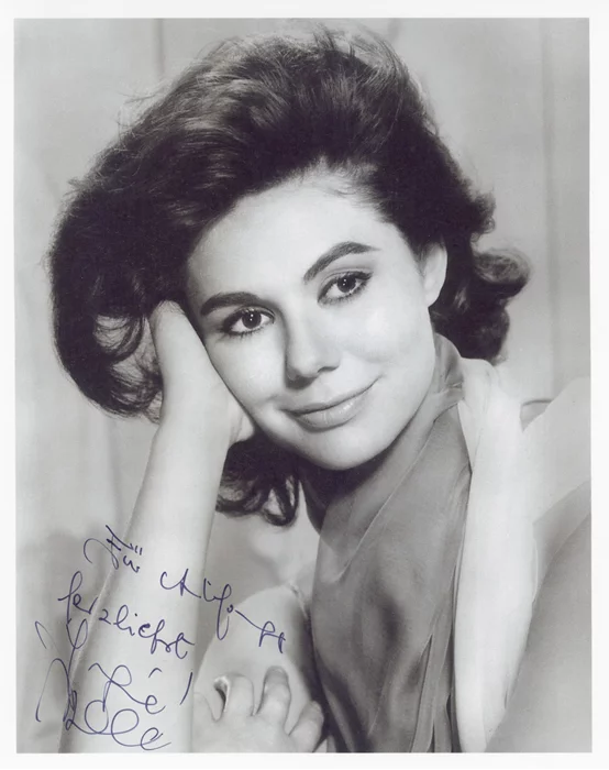Giorgia Moll autograph