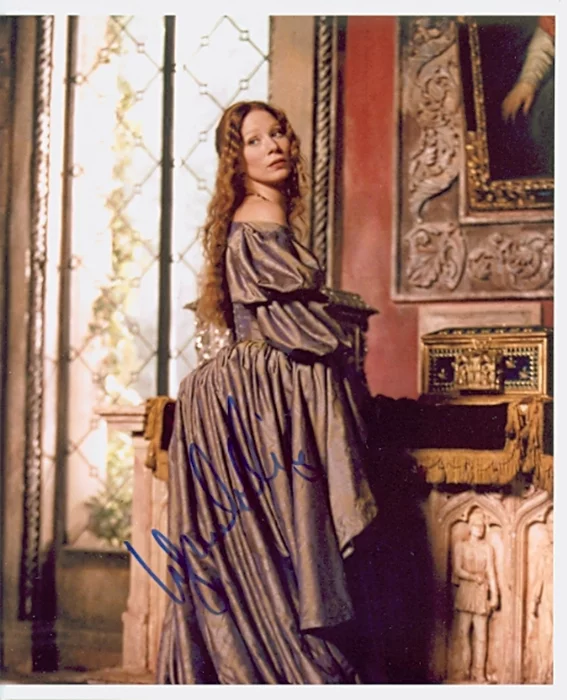 Lynn Collins autograph