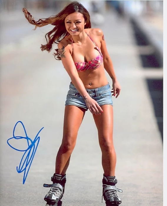 Tila Tequila autograph