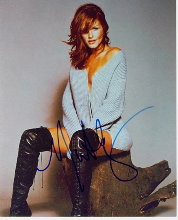 Monet Mazur autograph