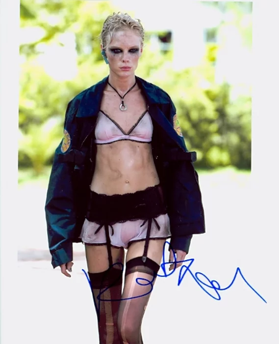 Kate Nauta autograph