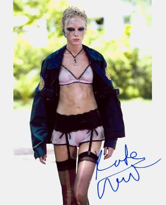 Kate Nauta autograph