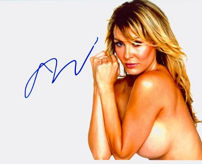 Bobbi Sue Luther autograph
