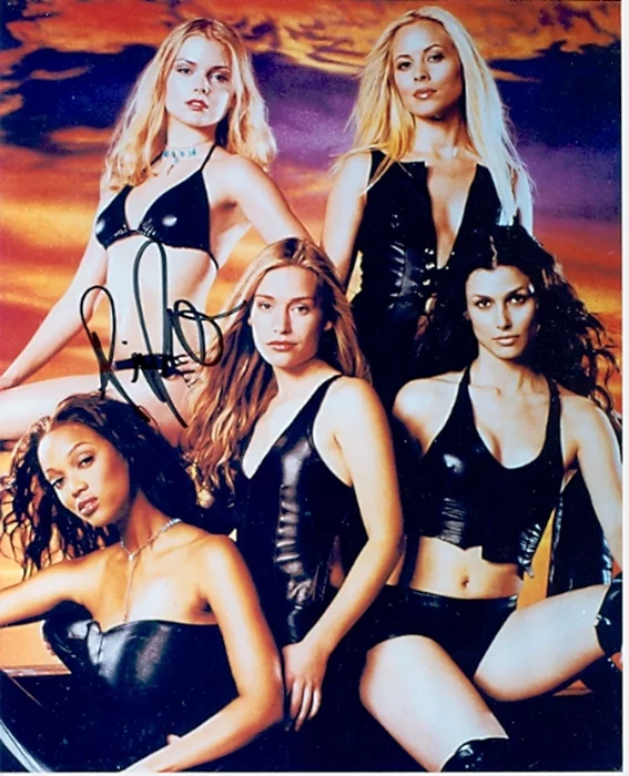 Piper Perabo autograph