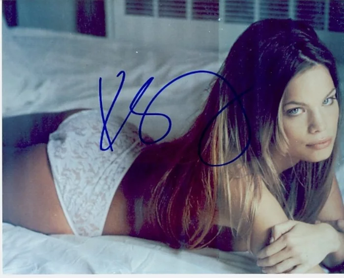 Kristen Zang autograph