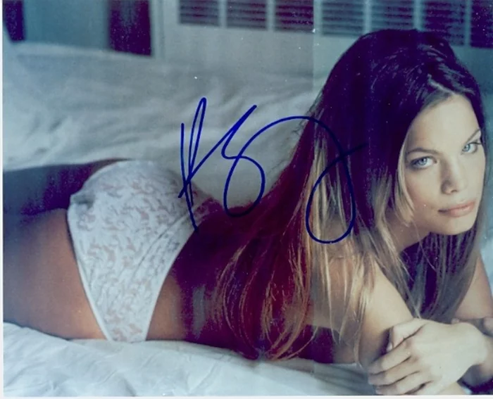 Kristen Zang autograph