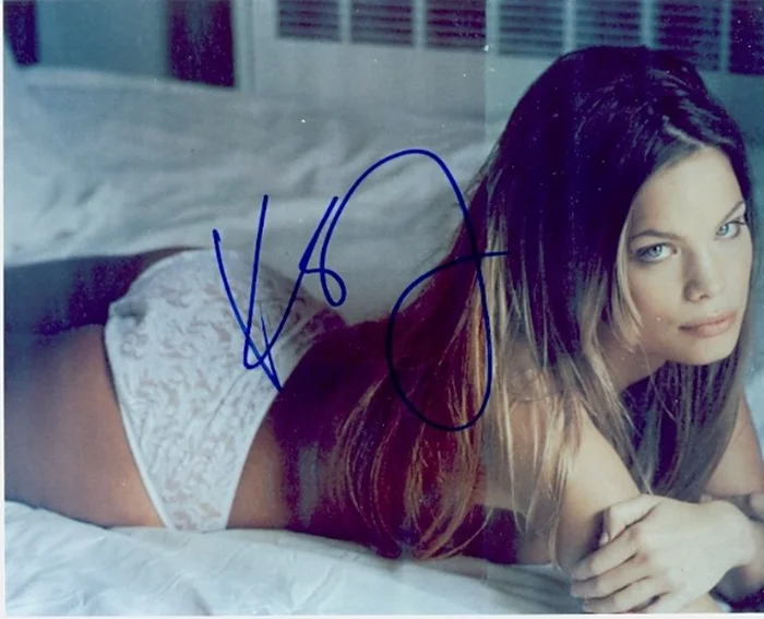 Kristen Zang autograph
