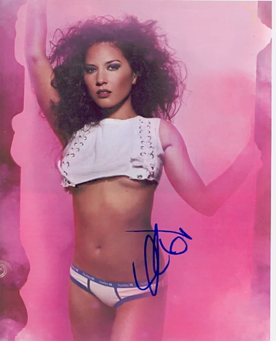 Olivia Munn autograph