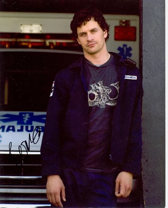 Tom Everett Scott autograph