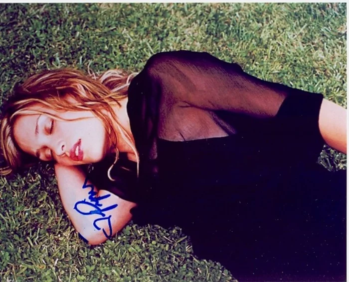 Piper Perabo autograph