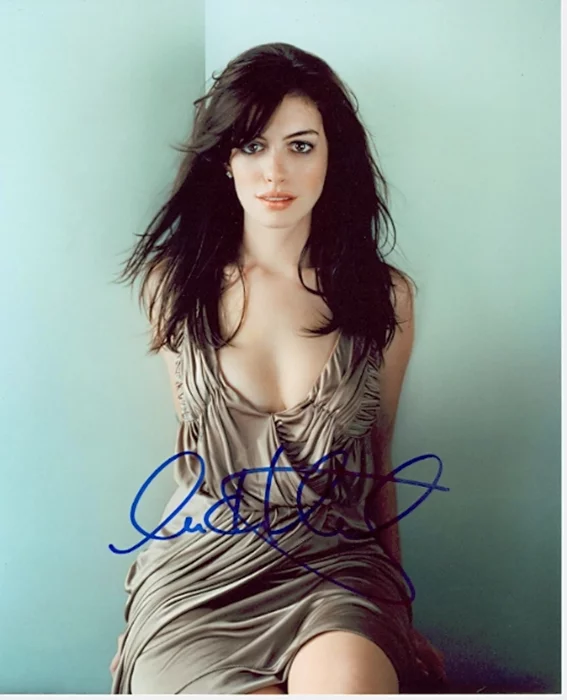 Anne Hathaway autograph