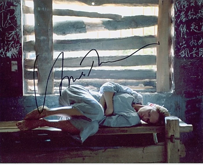 Uma Thurman autograph