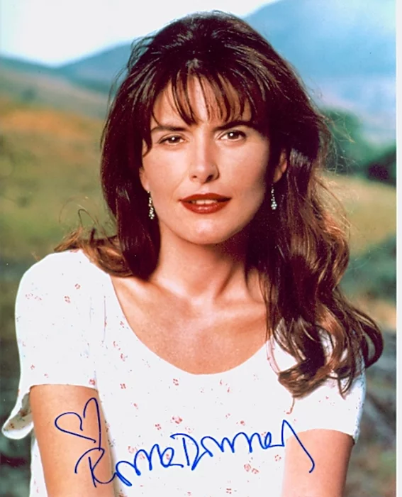 Roma Downey autograph