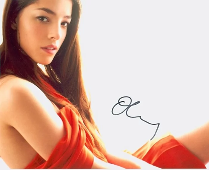Olivia Thirlby autograph