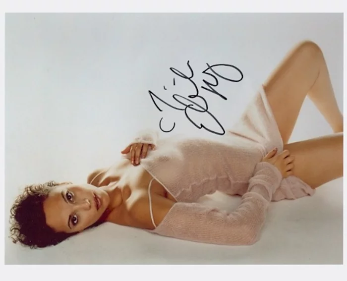 Elizabeth Berkley autograph