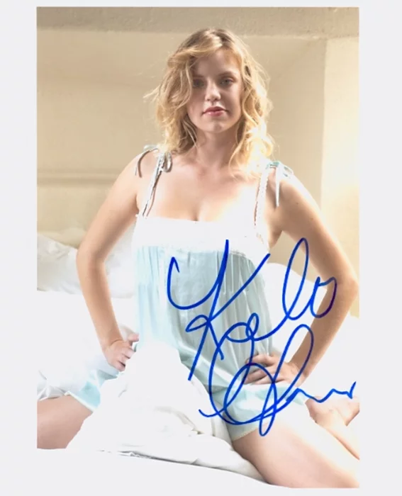 Kelli Garner autograph