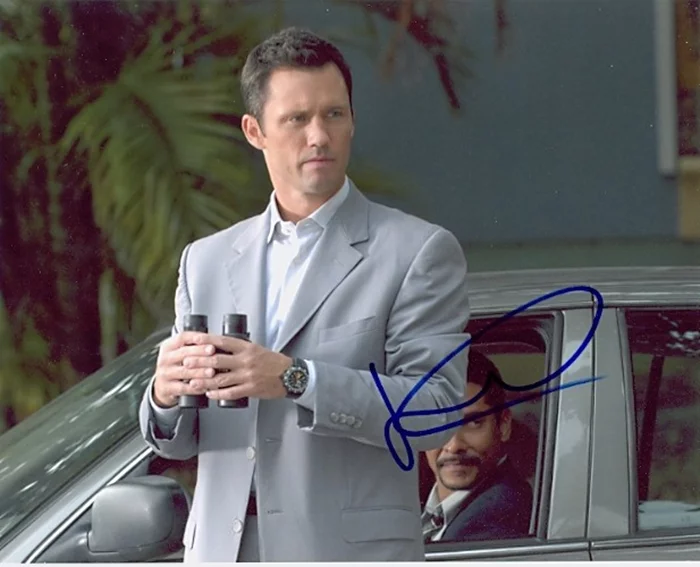 Jeffrey Donovan autograph