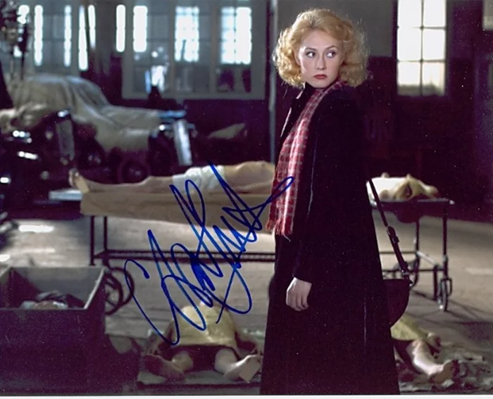 Carice van Houten autograph