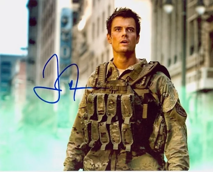 Josh Duhamel autograph