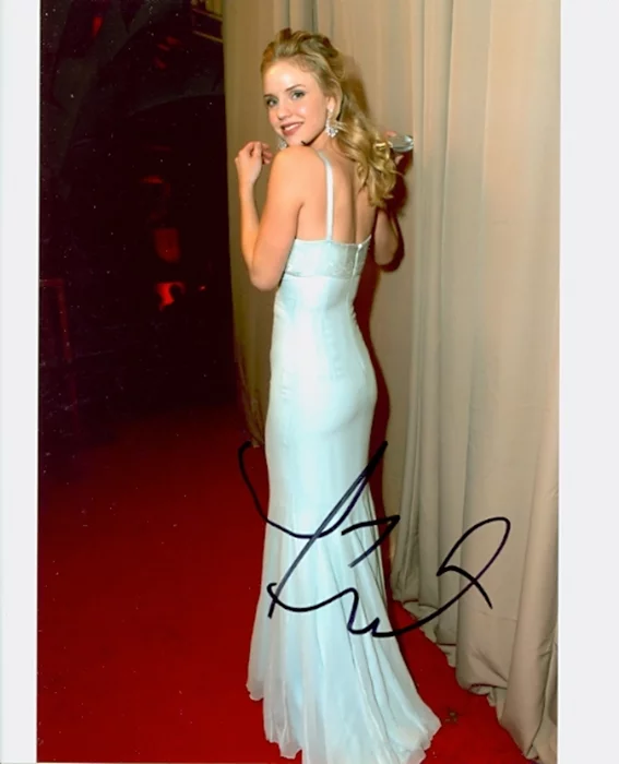 Kelli Garner autograph
