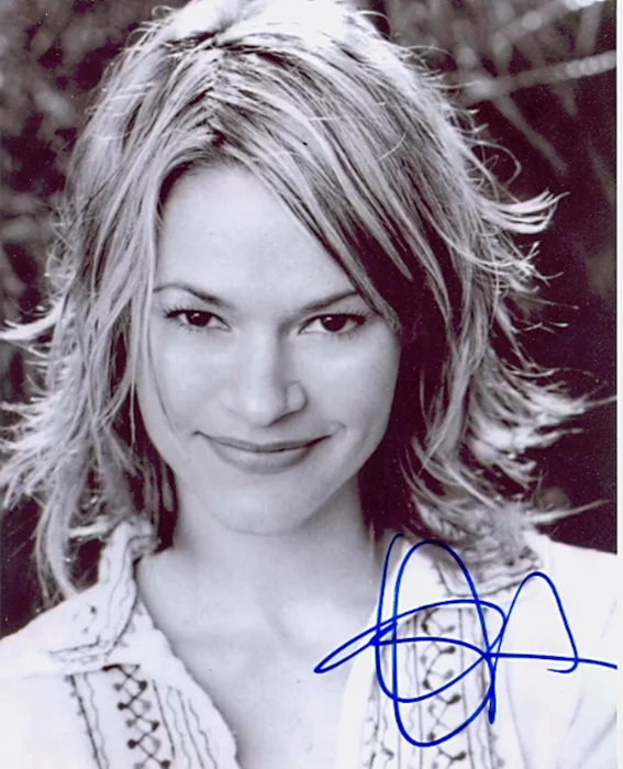 Leisha Hailey autograph