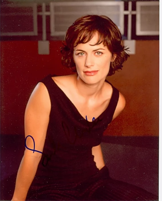 Sarah Clarke autograph