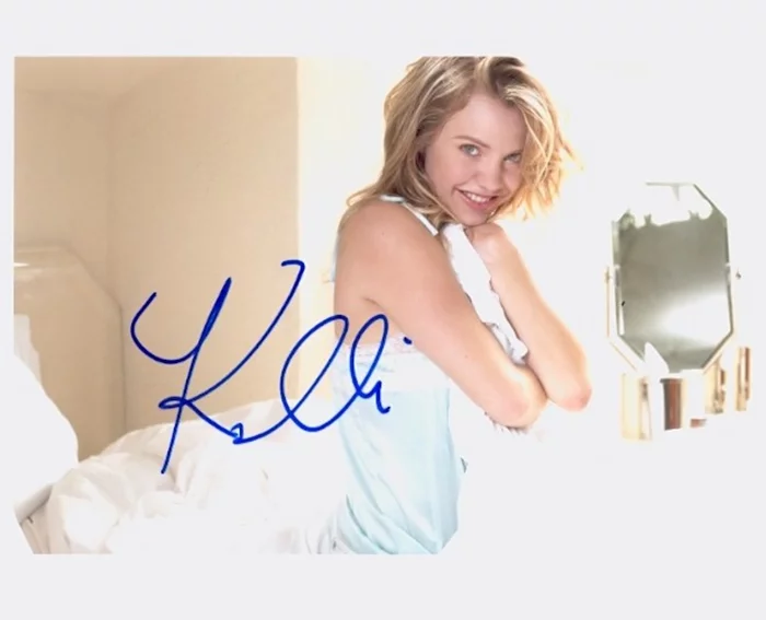 Kelli Garner autograph