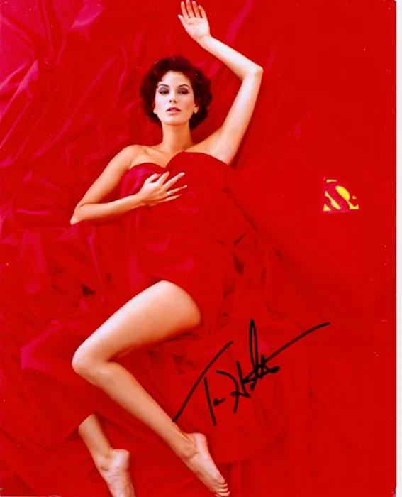 Teri Hatcher autograph