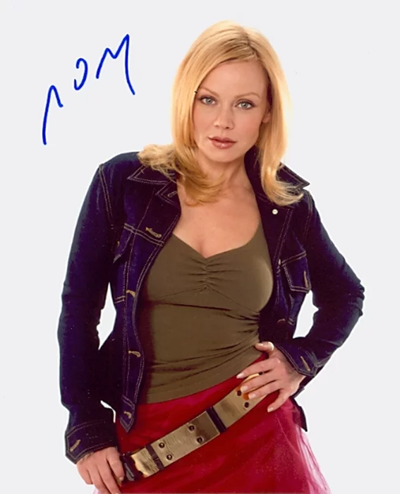 Gail O'Grady autograph