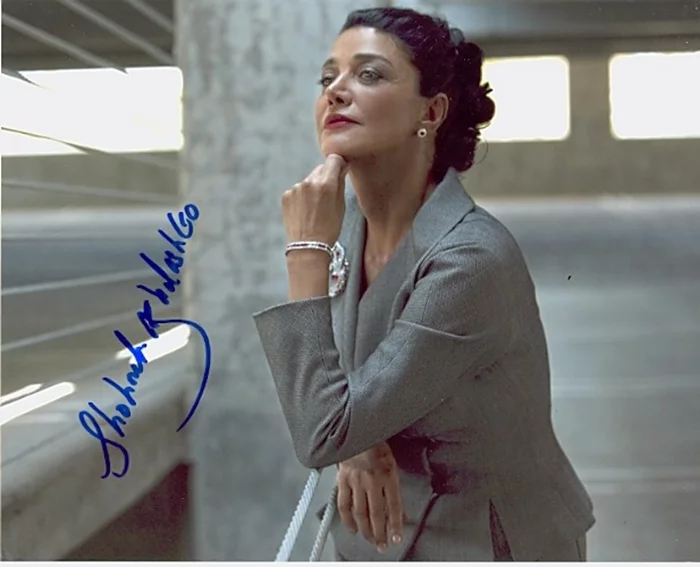 Shohreh Agadashloo autograph