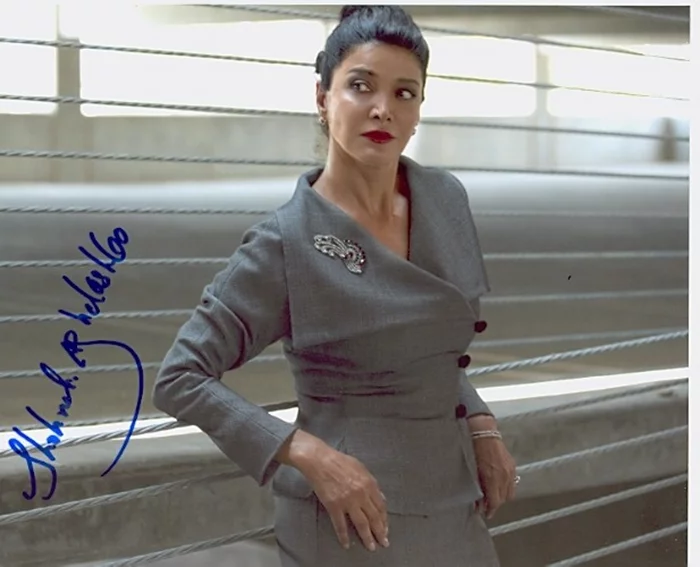 Shohreh Agadashloo autograph