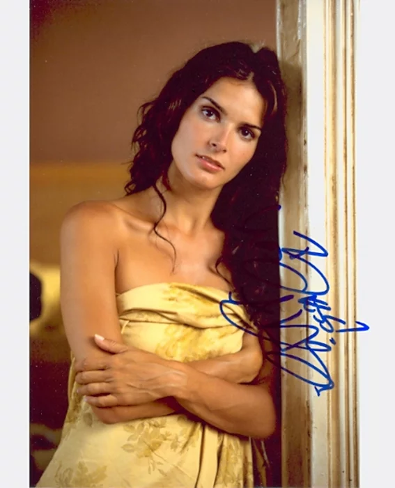 Angie Harmon autograph