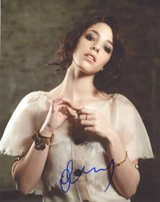 Olivia Thirlby autograph