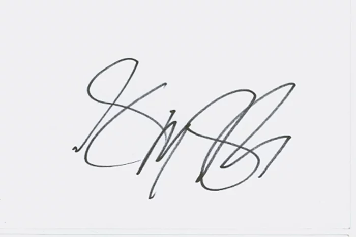 Skyler Shaye autograph