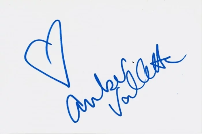 Amber Valletta autograph
