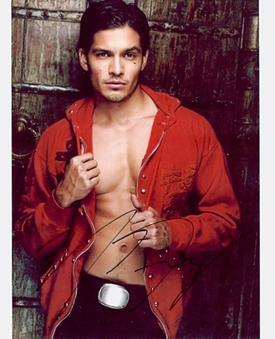Nicholas Gonzalez autograph