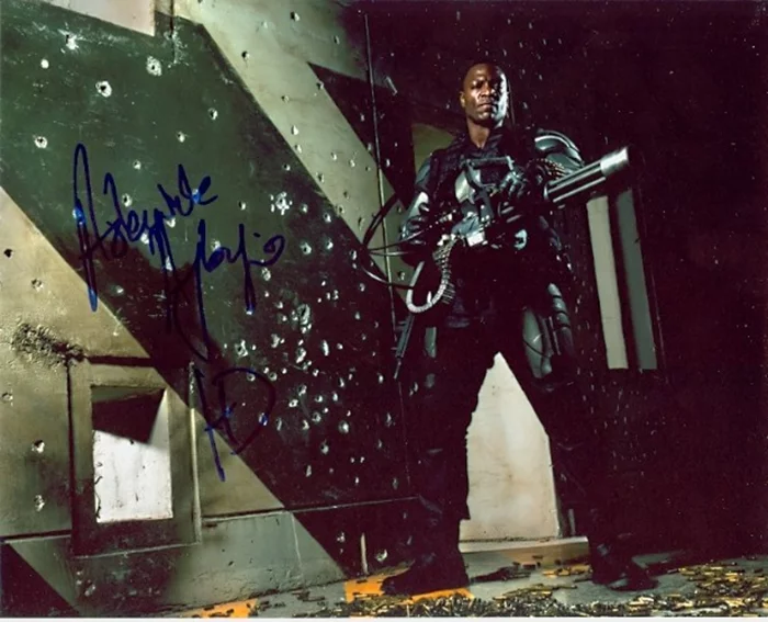Adewale Akinnuoye-Agbaje autograph