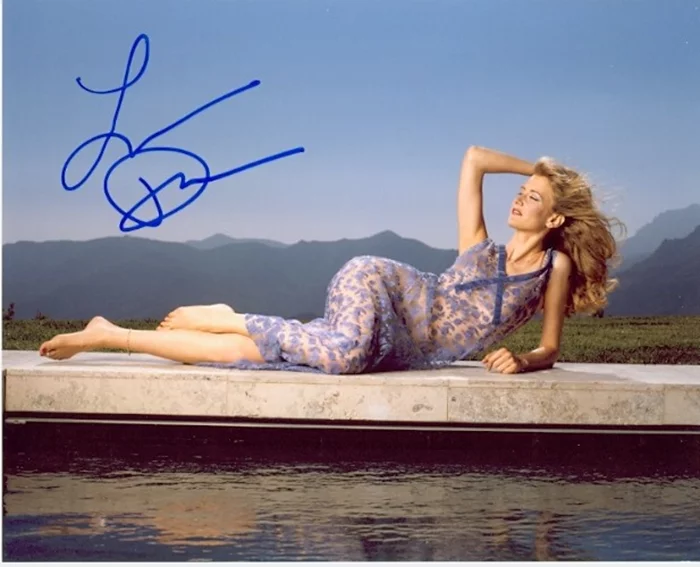 Laura Dern autograph