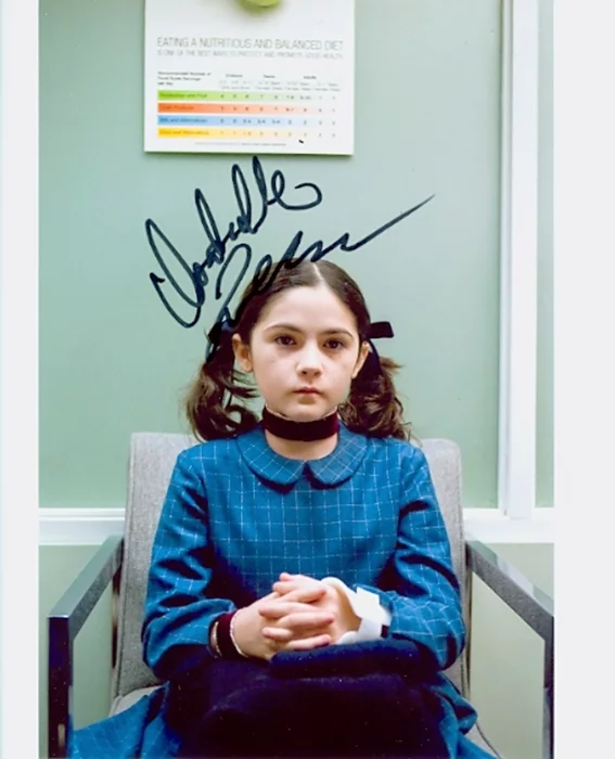 Isabelle Fuhrman autograph