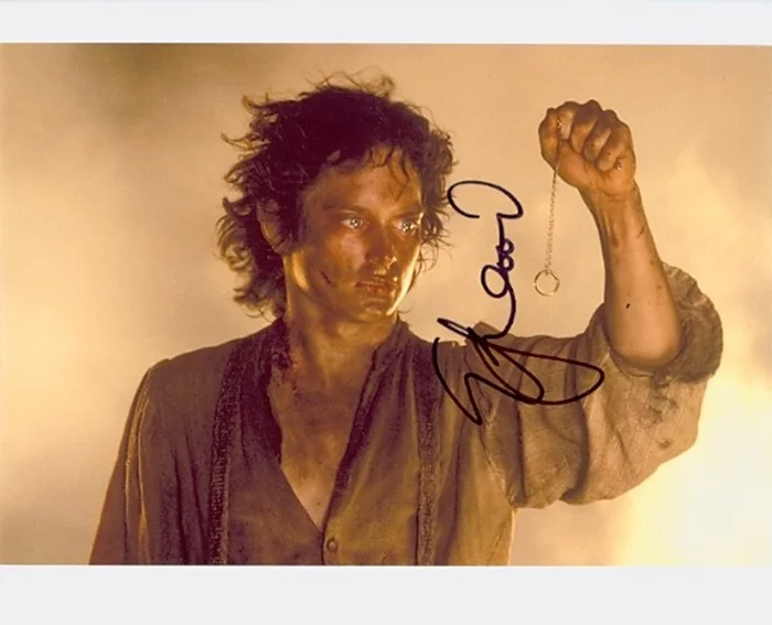Elijah Wood autograph