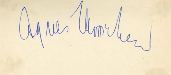 Agnes Moorehead autograph