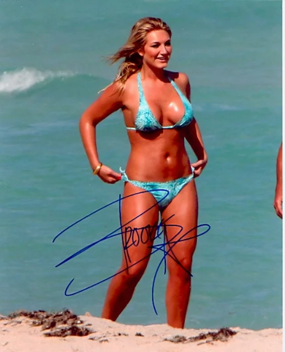 Brooke Hogan autograph